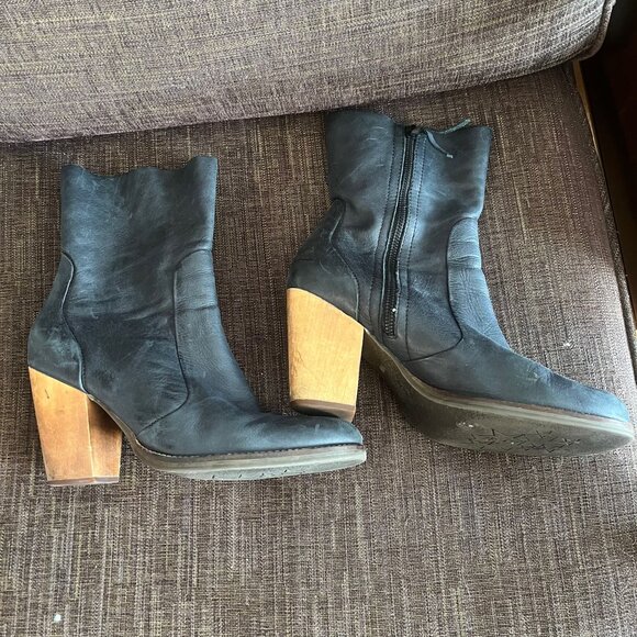 LATIGO Leather Navy Blue, Wooden Heel, Ankle Boots Size 10 - Picture 4 of 7